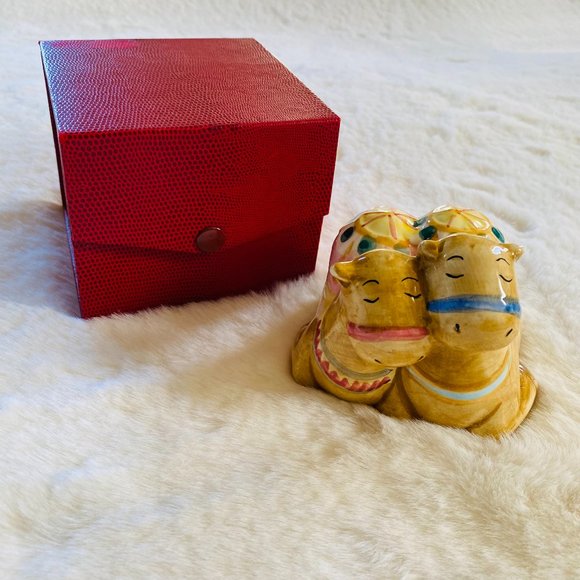 Lefton Coin Bank Double Camel Loving Couple 4 X 3.25 inches 2003 - Picture 2 of 12